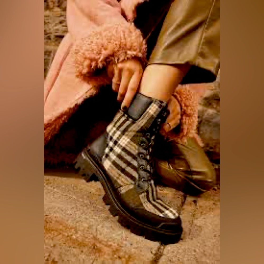 Sale 🥾Fall favorites Aldo Boots Flannel design